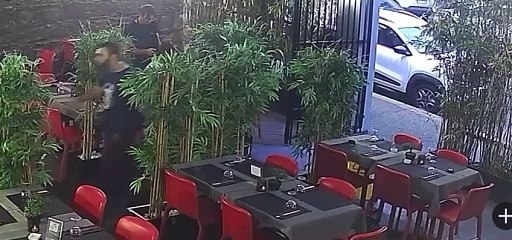 Un homme armé profère d'étranges menaces de mort dans un restaurant