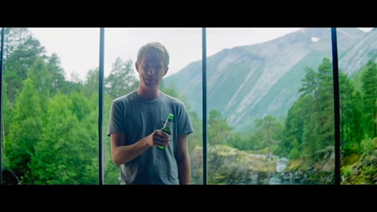 AI Experiment Fools S!mp Nerd Into Falling In Love With Her To Escape The Facility