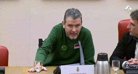 Unzué saca tarjeta roja a los diputados: solo 5 acuden a escuchar las reivindicaciones de los enfermos de ELA