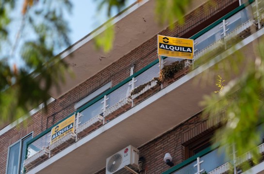 Vivir solo en España (sin estrés financiero) es imposible