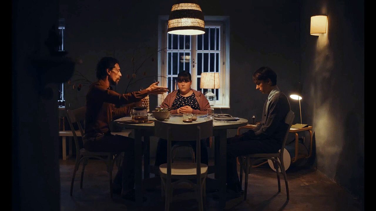 Family Dinner Trailer DF