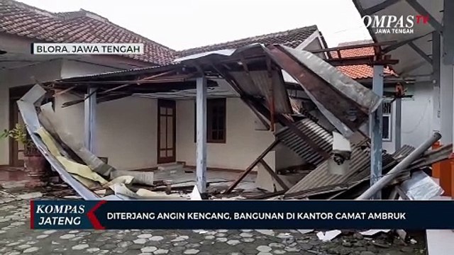 Diterjang Angin Kencang, Bangunan di Kantor Kecamatan Banjarejo, Blora Ambruk