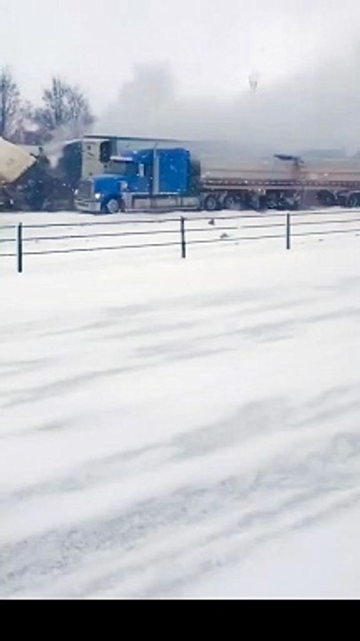 ‼️#Attention ⚠️#Brouillard ️#Neige ️#Verglas ❄️et #Vitesse ⛷️ne font pas bon ménage  !!!  Il est dit : un homme averti en vaut deux.  Alors, en cas de #carambolage, n’avertissez personne car ça doublerait le nombre de victimes.