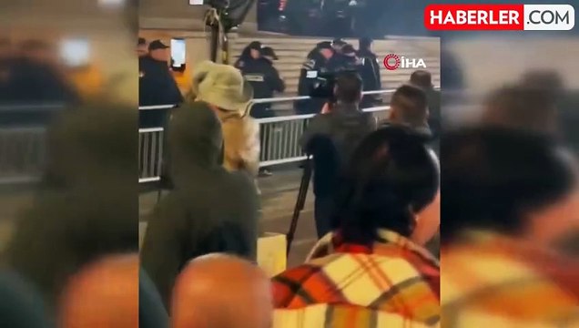 Arnavutluk'ta muhalifler, hükümet binasına molotof kokteylli saldırı düzenledi