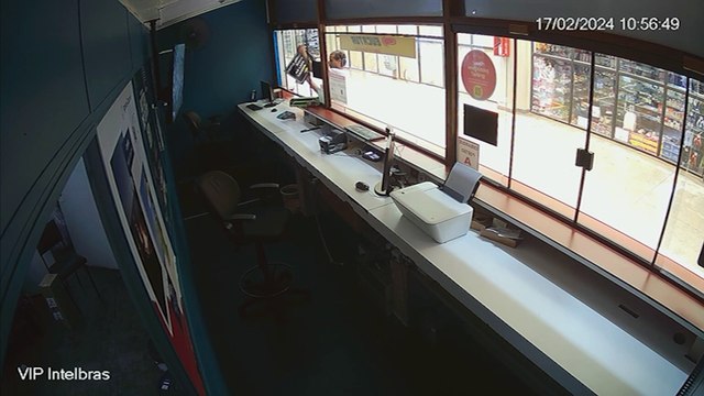 Câmeras de segurança flagram tentativa de furto em guichê na rodoviária de Cascavel