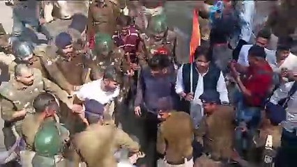 आरडीवीवी में भ्रष्टाचार के खिलाफ एनएसयूआई का प्रदर्शन, पुलिस से झड़प- देखें वीडियो