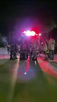 #Preliminar Aparatoso choque protagonizado por una unidad de la Policía Metropolitana y una pareja de motociclistas en la colonia Echeverría de Guadalajara, autoridades ya investigan el hecho #GuardiaNocturna