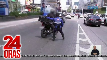 MMDA enforcer, muntik makaladkad nang habulin ang sinitang rider sa EDSA Busway | 24 Oras