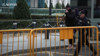 VÍDEO | El juez de la Audiencia Nacional retira el pasaporte a Koldo García y le deja en libertad