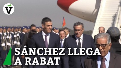 Sánchez llega a Rabat y se reúne con el presidente del gobierno marroquí, Aziz Ajanuch