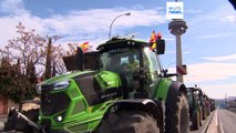 Los agricultores españoles llevan sus tractores y protestas hasta el centro de Madrid