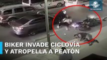 ¿De quién fue el descuido? Motociclista invade ciclovía y arrolla a peatón