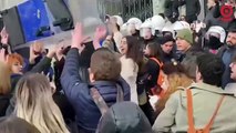 İstanbul Üniversitesi öğrencilerinin Beyazıt’taki eylemine polis müdahale etti, bir öğrenci hastaneye kaldırıldı