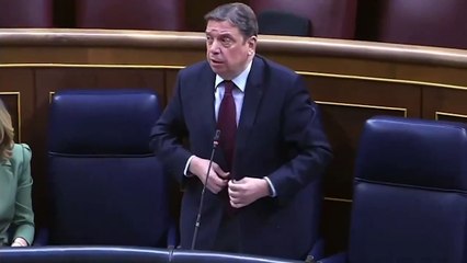 "Vertigens". Ministro sente-se mal em Congresso e é obrigado a sentar-se