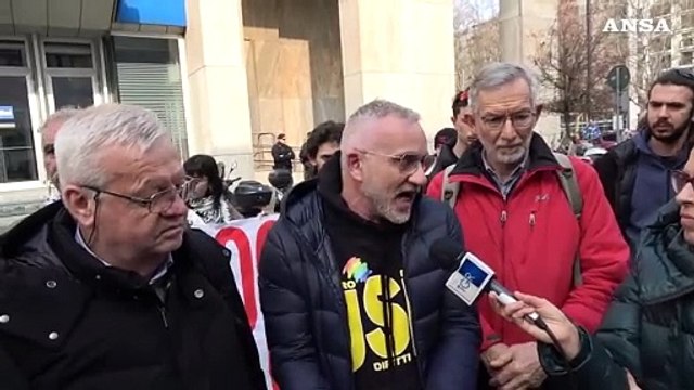Milano, manifestanti pro Palestina davanti sede Rai: Continuano a negarci piazza Duomo