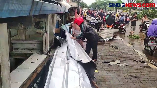 Detik-Detik Angin Puting Beliung Terjang Kawasan Rancaekek Terbangkan Atap Bangunan