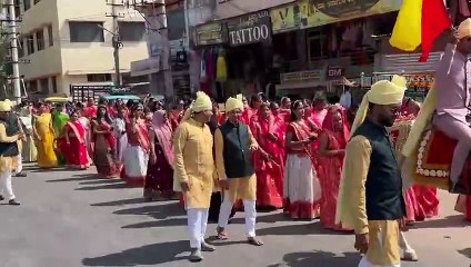 भक्तिभाव से किया अभिषेक, निकाली रथयात्रा