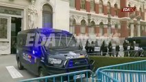 Vean a la Policía preparándose para cargar contra los agricultores en frente del Ministerio de Agricultura