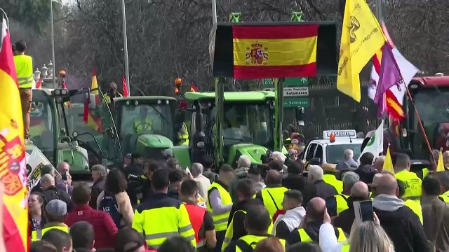 Cientos de tractores convergen en Madrid en protesta de agricultores