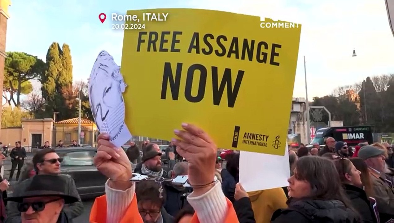 Protest vor britischer Botschaft in Rom gegen Auslieferung von Assange an die USA