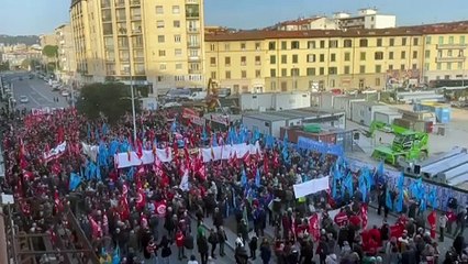 Firenze, la manifestazione al cantiere Esselunga di via Mariti
