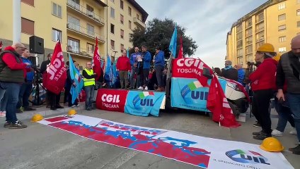 Manifestazione a Firenze, un operaio: "? ora di dire basta"