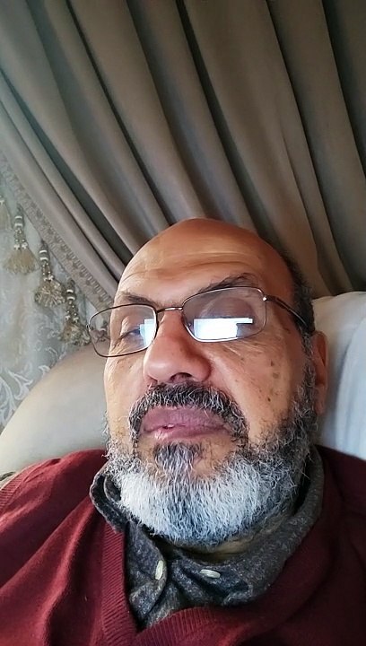 أَنَّ رَجُلاً، قَالَ يَا رَسُولَ اللَّهِ إِنَّ شَرَائِعَ الإِسْلاَمِ قَدْ كَثُرَتْ عَلَىَّ فَأَخْبِرْنِي بِشَيْءٍ أَتَشَبَّثُ بِهِ ‏.‏ قَالَ‏ لاَ يَزَالُ لِسَانُكَ رَطْبًا مِنْ ذِكْرِ اللَّهِ