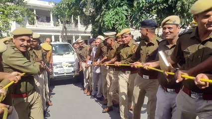 Video... एसपी भुवन भूषण यादव को यूं दी अधिकारियों ने विदाई देखें वीडियो