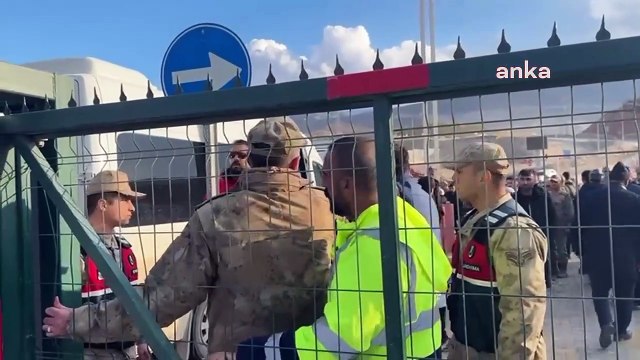 İliç’te toprak altın kalan işçilerin aileleri arama çalışmalarının durmasını protesto etti: Çalışmaları gösterin bize