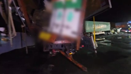 천안논산고속도로 화물차 3대 추돌...운전자 2명 다쳐 / YTN