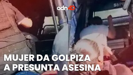 Mujer da golpiza a la supuesta asesina de su hijo, estaban en una patrulla