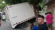 En video: impresionante accidente de un camión sin frenos contra una vivienda en Barranquilla