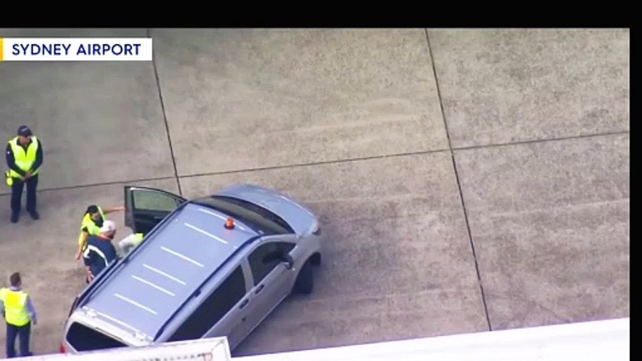 "Travis Kelce Joins Taylor Swift in Sydney: NFL Star Arrives for Eras Tour Amid Rumors of Romantic Getaway