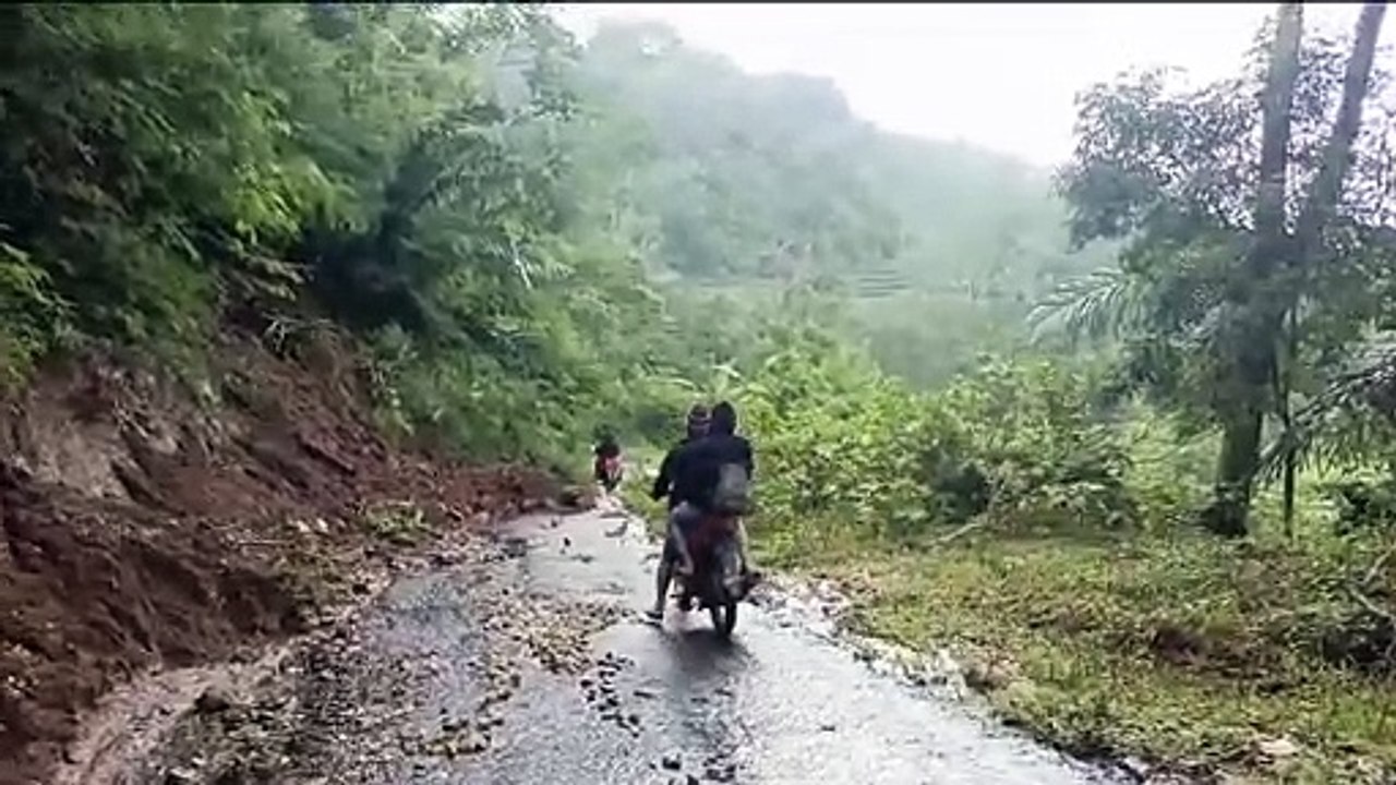 Hujan Lebat Semalam, Ruas Jalan Benteng Jawa-Necak Lumpuh Total