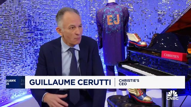 Plus de 200.000 dollars pour son piano à queue, près de deux millions pour son triptyque de Banksy: les souvenirs d'Elton John ont rapporté près de 8 millions de dollars lors d'une vente aux enchères chez Christie's à New York, la première d'une série con