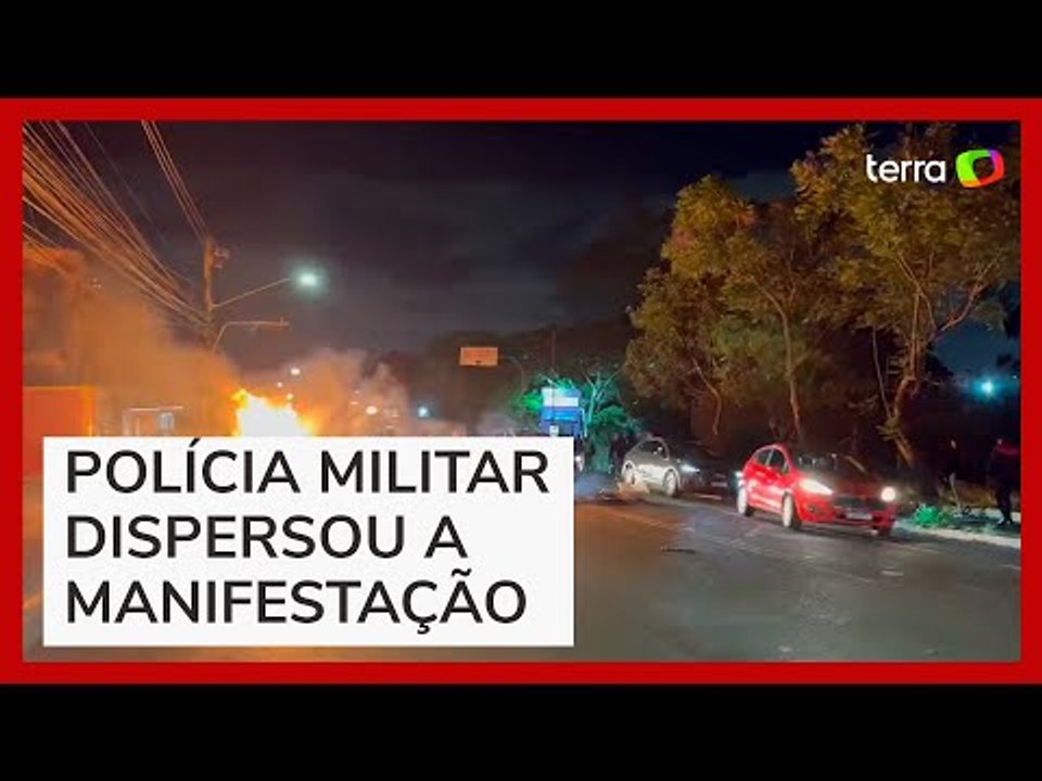 Moradores ateiam fogo em pneus e interditam via...