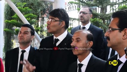 پی ٹی آئی کی وکلاء ٹیم پراعتماد، الیکشن کمیشن کے آفس سے نکل پر پریس کانفرنس کر دی