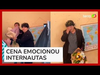 Professora tenta separar 'briga', mas é surpreendida com homenagem de estudantes na Geórgia