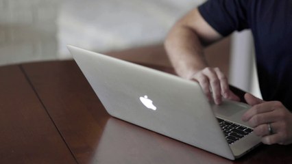 A person typing on his laptop
