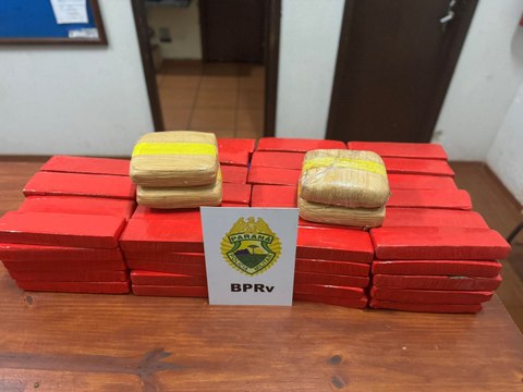PRE apreende 'supermaconha' em ônibus interestadual na PR-855; vídeo