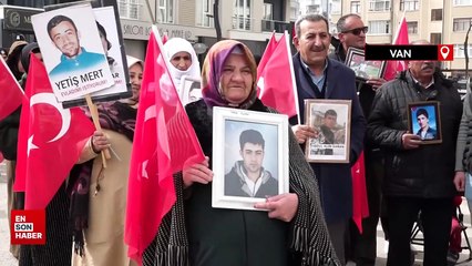 Van'da evlat nöbetindeki acılı anne: Korkmayın gelin evlatlarımızı alalım