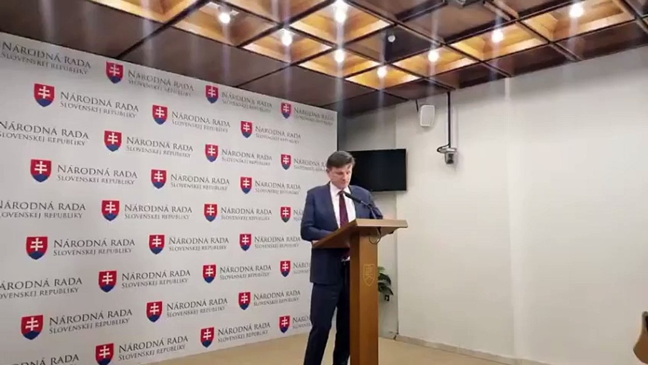 ZÁZNAM: A. Hlina: Je paradox, že protestujúci farmári sa nezastavili aj pri ministerstve