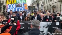 Londra, sostenitori di Assange manifestano a Downing Street