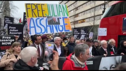 Londra, sostenitori di Assange manifestano a Downing Street