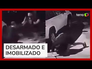 Ex-lutador de MMA reage a assalto e desarma homem com faca nos EUA