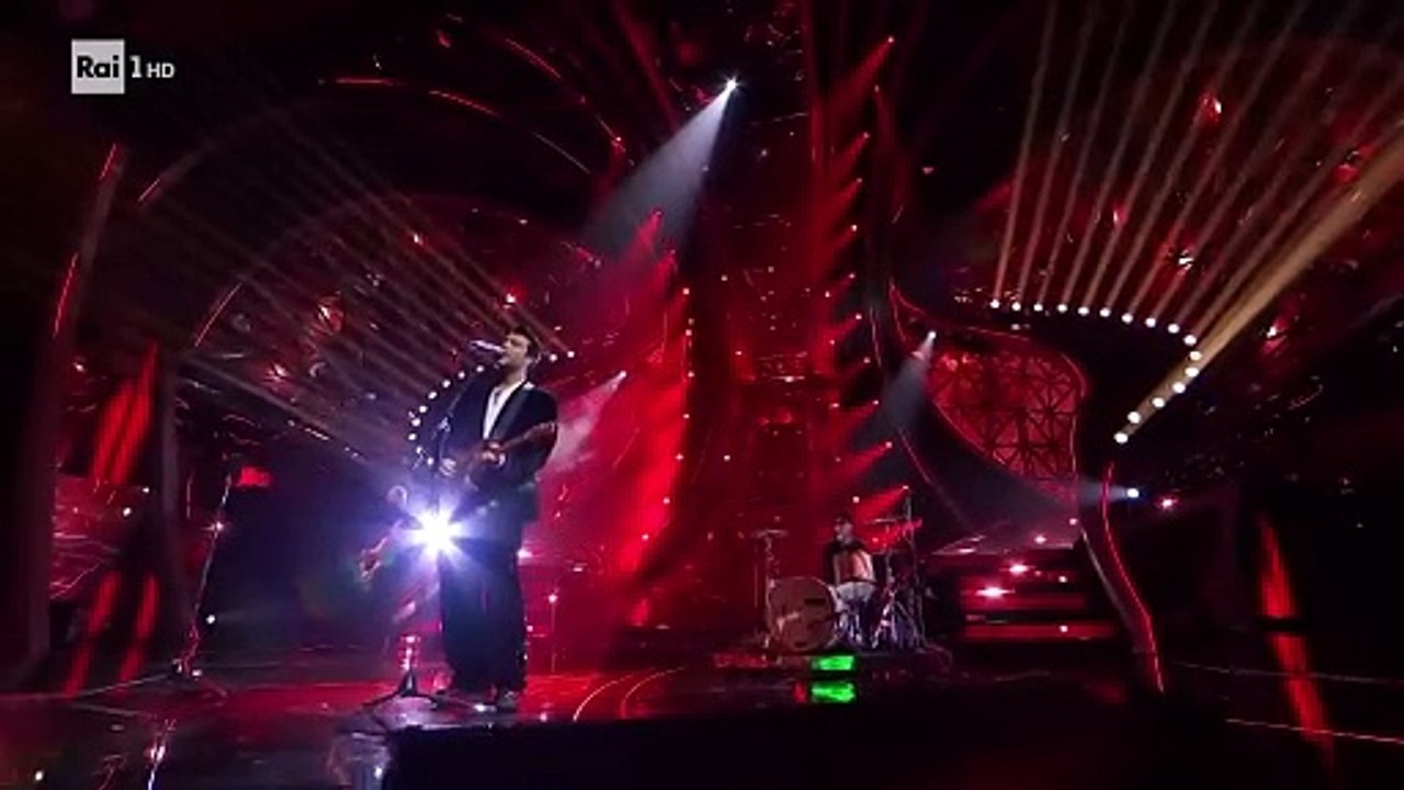 Sanremo 2024 - The Kolors con Umberto Tozzi cantano un medley di Umberto Tozzi