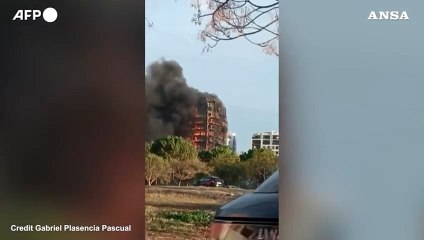 Incendio a Valencia catturato dai passanti 🔥