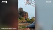 Valencia, l'incendio appena scoppiato ripreso da passanti
