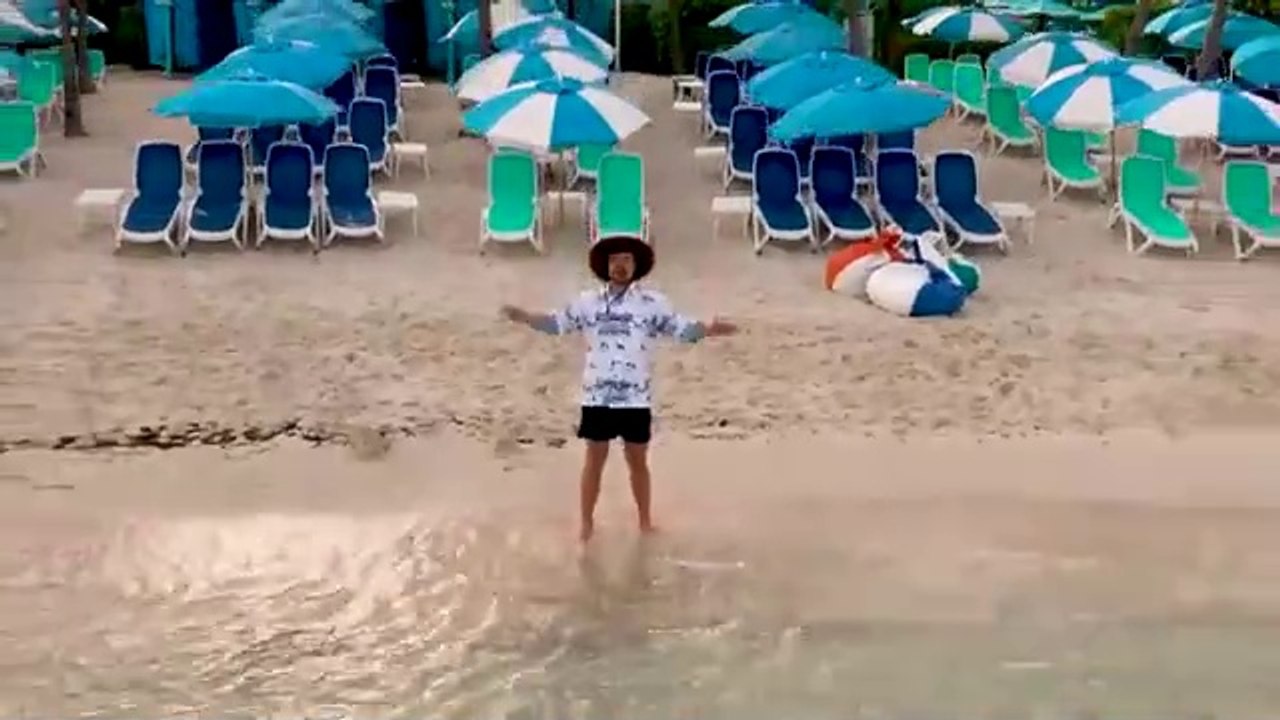 $1 vs $250,000,000 Private Island!