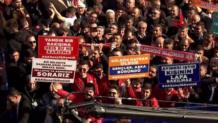 Erdoğan Denizli'de kendini öven pankartları okudu: Yandık bir bakışına, reis bu ne karizma